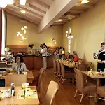 玫瑰酒店及餐厅 比蒂希海姆-比辛根